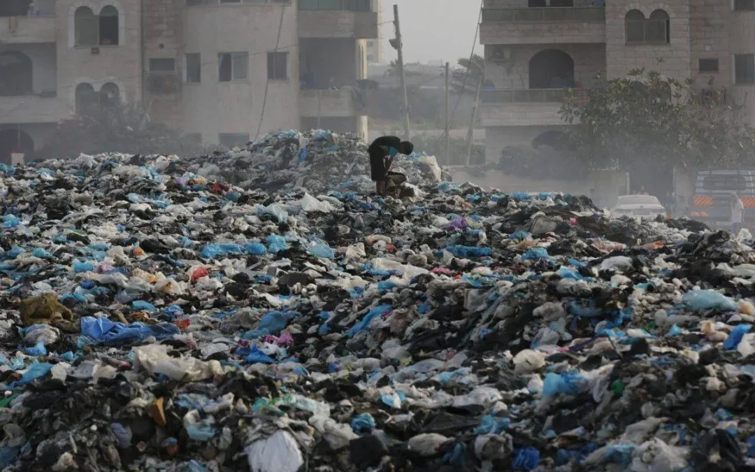Over 330,000 tons of solid waste piled up in or near populated areas in Gaza: UN