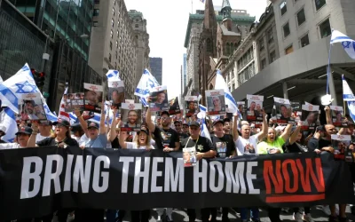 Thousands rally in New York in support of Israel, call for return of captives