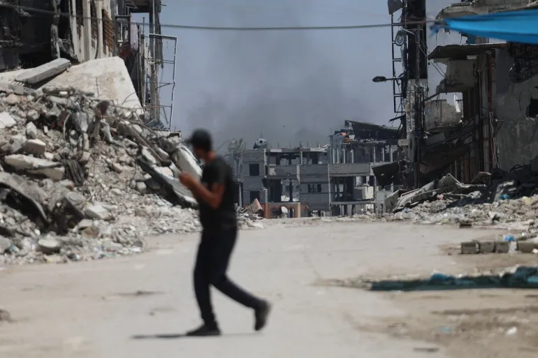 Appeals made online for Palestinians trapped in Shujayea neighbourhood