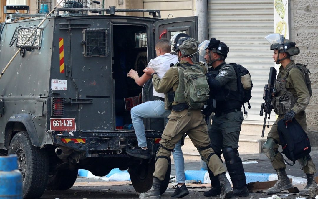 IOF kidnaps dozens of Palestinians in W. Bank raids