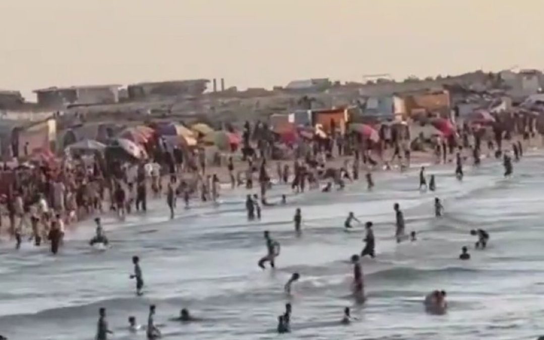 Heat and war bring life back to Gaza’s beaches