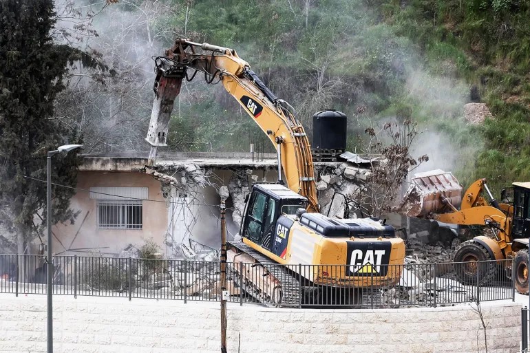 Israeli army razes five Palestinian homes in Jericho